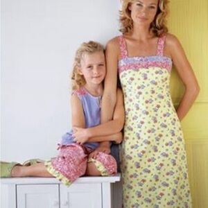 Hanna Andersson Feminine dress size 10 Apron dress cotton multi colored